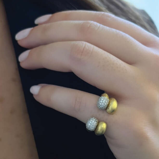 18kt yellow gold ring with diamonds